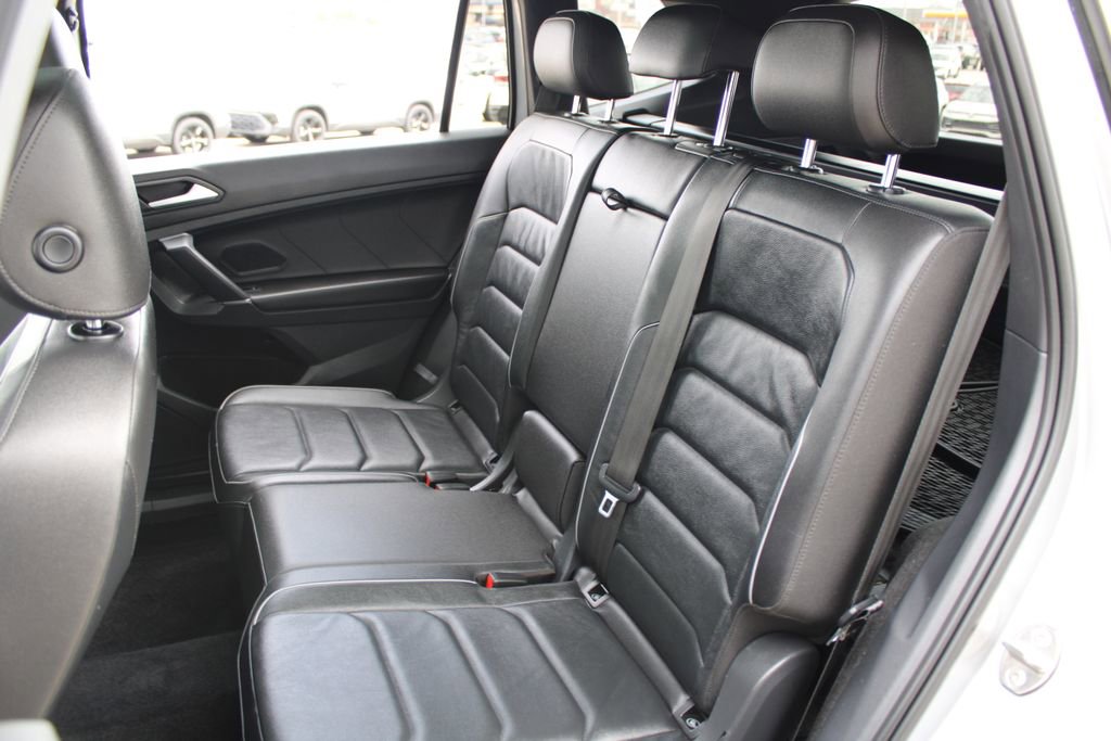 Certified 2020 Volkswagen Tiguan SEL Premium R-Line image 24