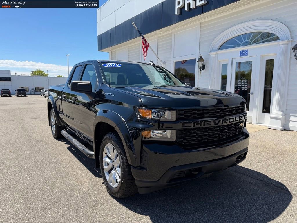 Used 2019 Chevrolet Silverado 1500 Custom w/ Custom Value Package AWD/4WD image 3