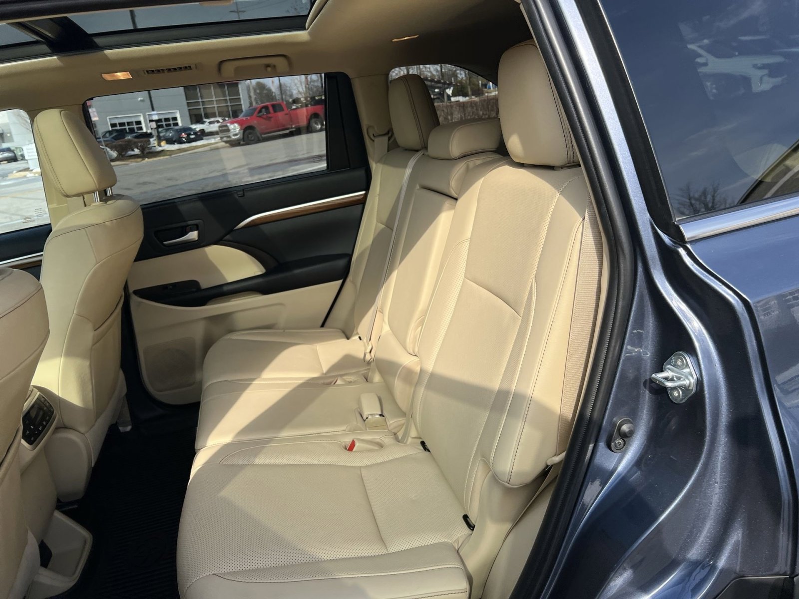 Used 2019 Toyota Highlander Limited Platinum image 25