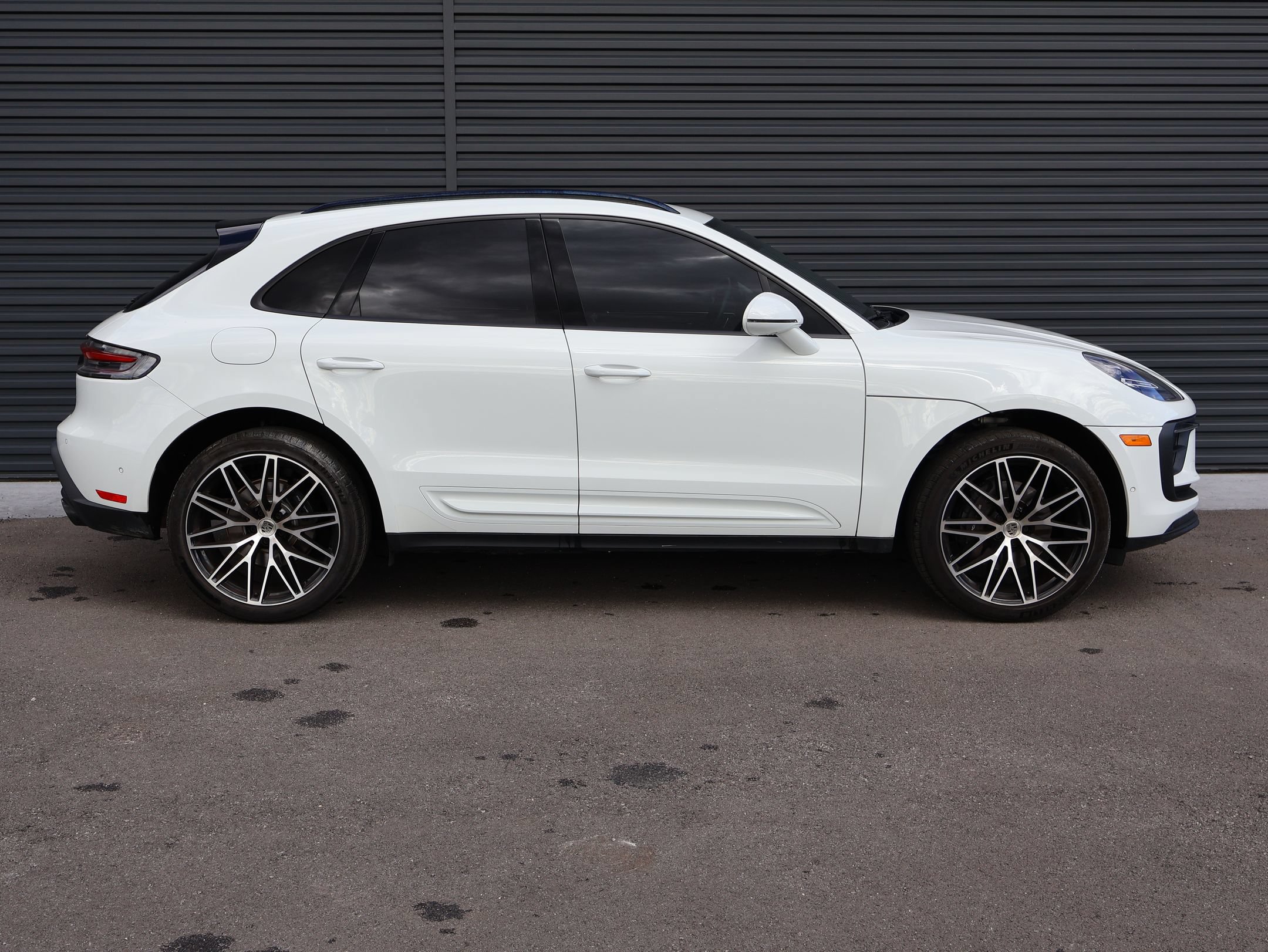 Used 2023 Porsche Macan AWD/4WD image 8