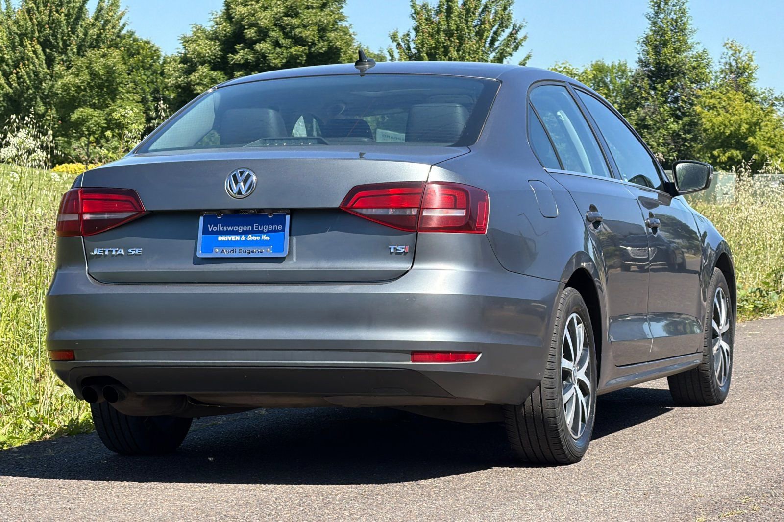 Used 2017 Volkswagen Jetta SE FWD image 3