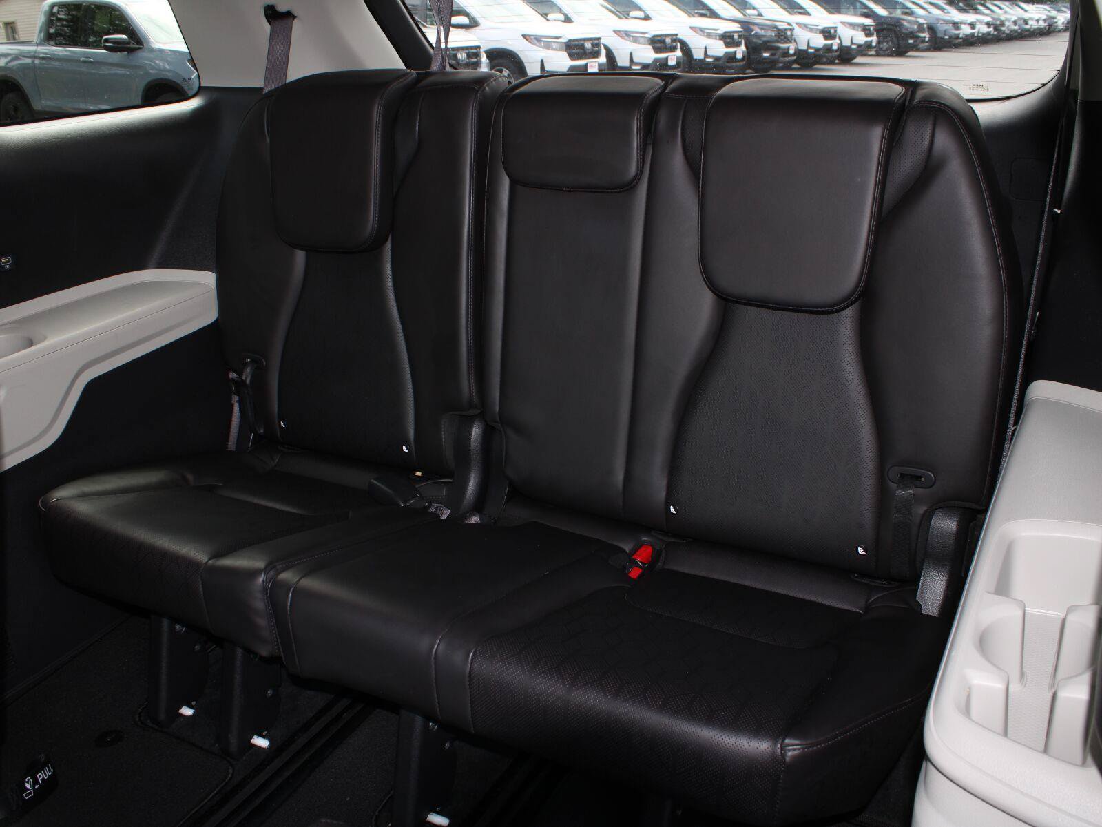 Used 2024 Kia Carnival LX FWD image 19
