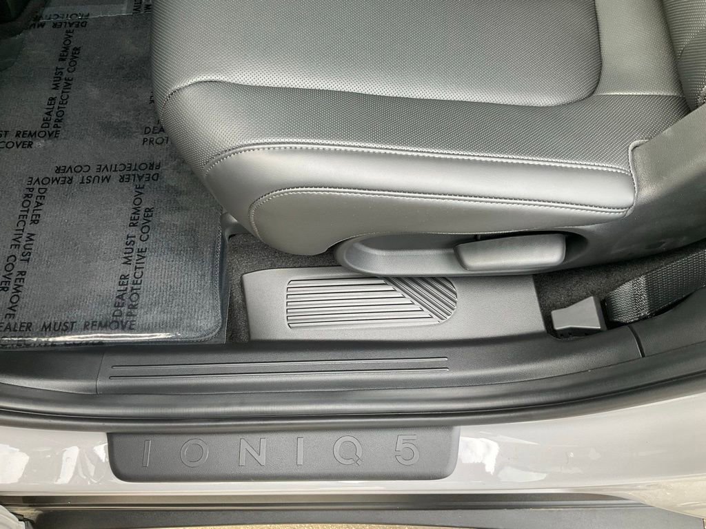 Used 2025 Hyundai Ioniq 5 SEL image 28