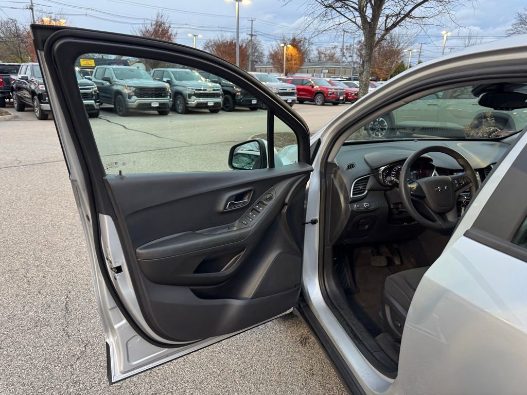 Used 2019 Chevrolet Trax LS image 10