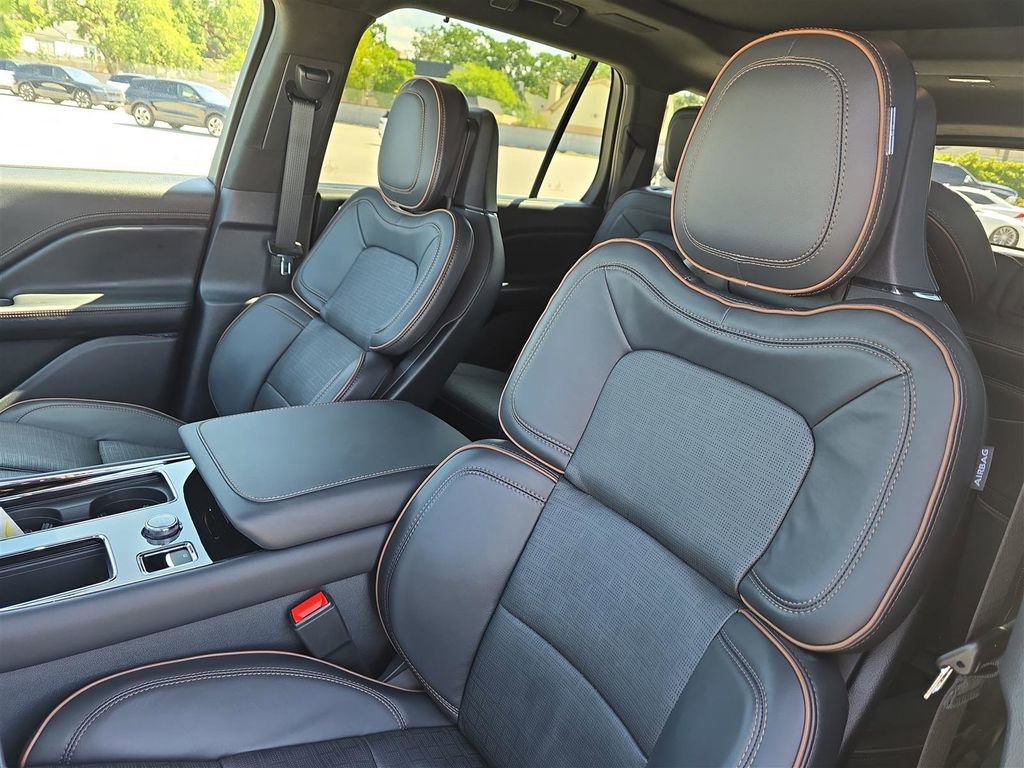 New 2025 Lincoln Aviator Black Label image 17