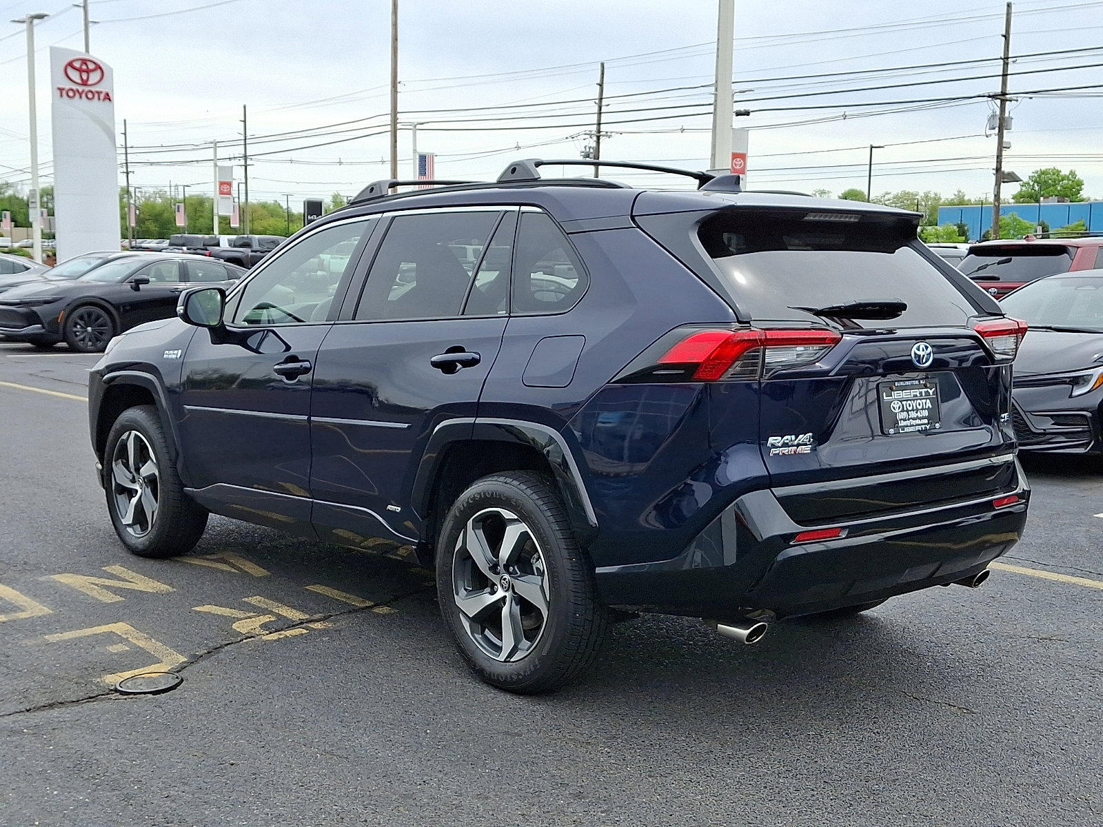 Used 2023 Toyota RAV4 SE w/ Weather & Moonroof Package AWD/4WD image 4