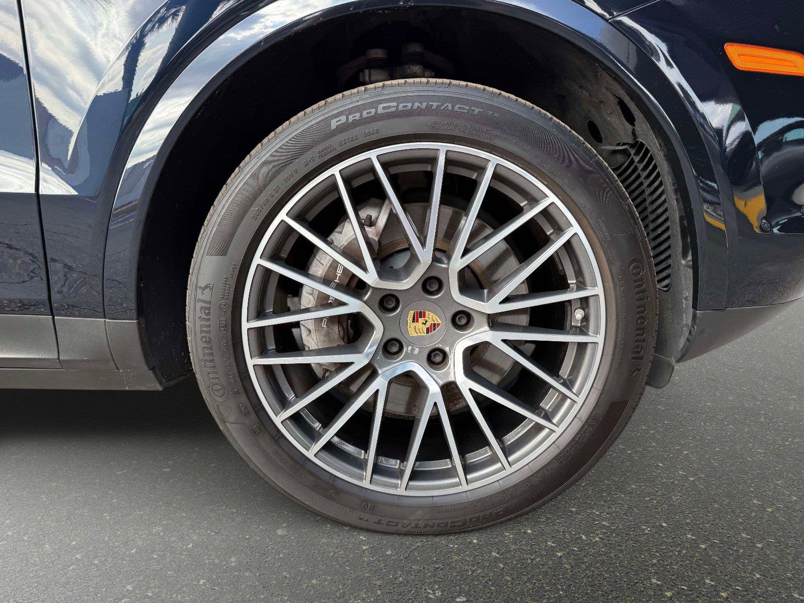 Used 2022 Porsche Cayenne w/ Premium Package image 22