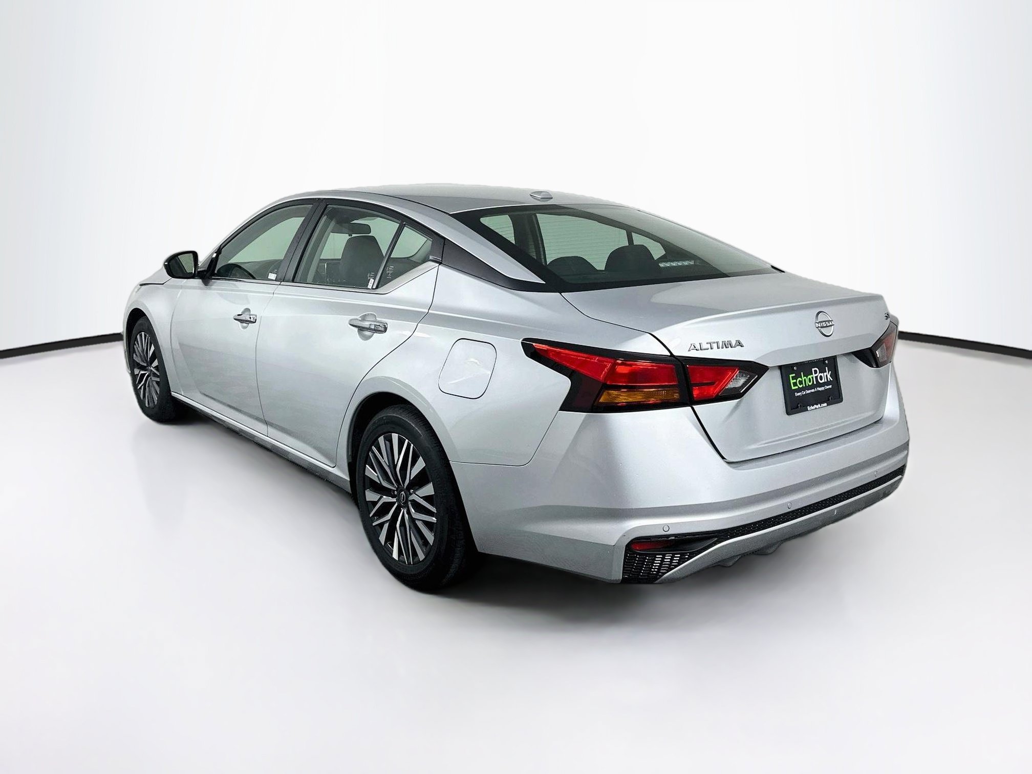 Used 2024 Nissan Altima 2.5 SV FWD image 5