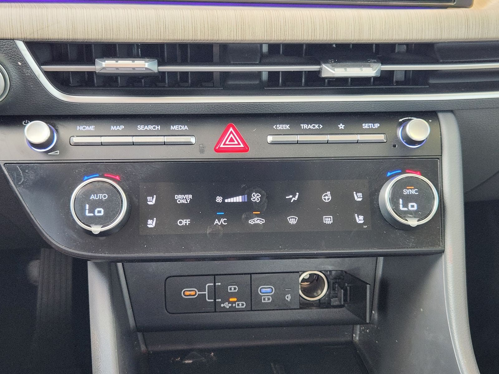 Used 2025 Hyundai Sonata Limited FWD image 25