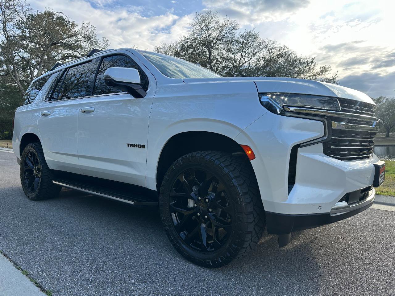 Used 2022 Chevrolet Tahoe LT w/ Luxury Package image 3