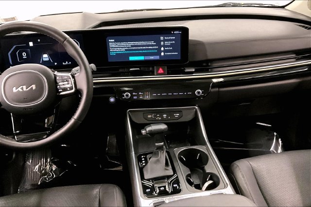 Used 2025 Kia Carnival SX Prestige FWD image 7