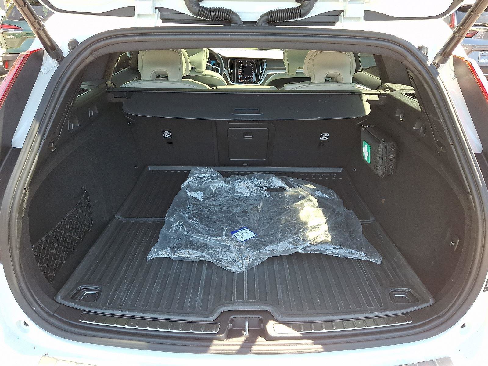 Certified 2024 Volvo V60 B5 Cross Country Ultimate w/ Protection Package Premier AWD/4WD image 28