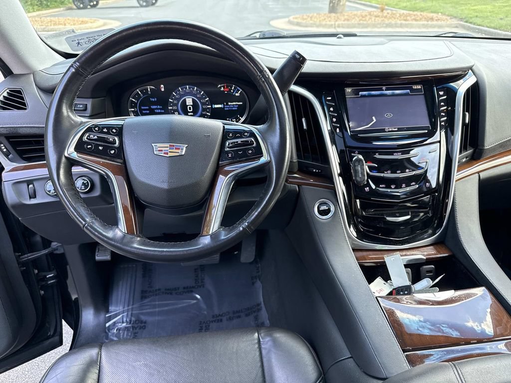 Used 2019 Cadillac Escalade ESV Luxury w/ Escalade Sport Edition AWD/4WD image 10