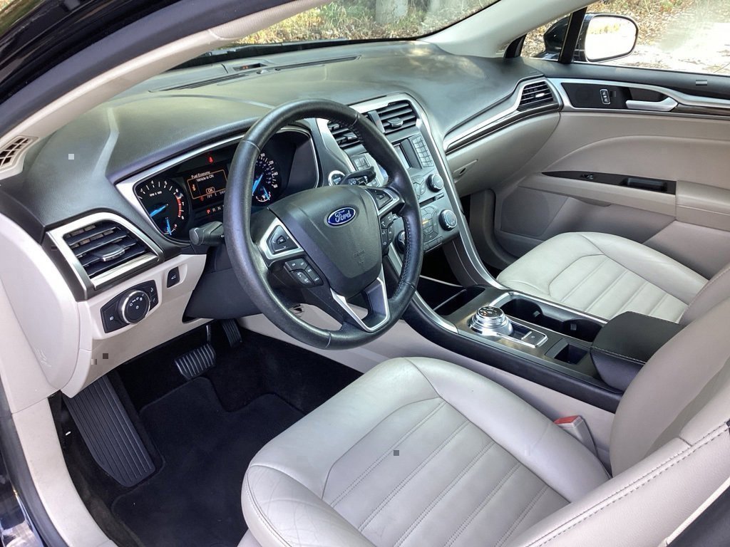 Used 2017 Ford Fusion SE image 23