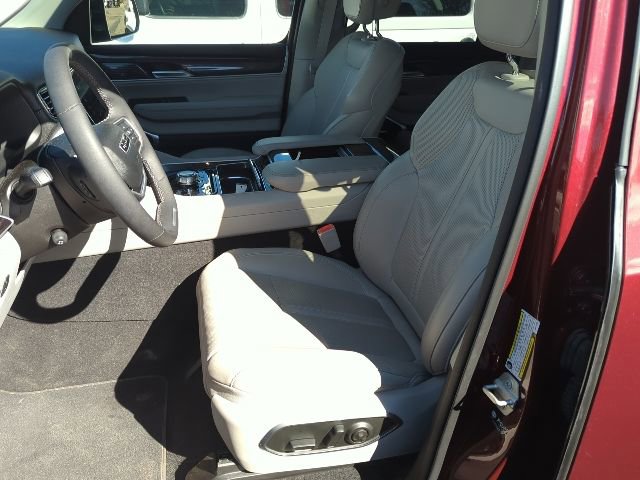Used 2024 Jeep Wagoneer 4WD w/ Convenience Group I image 7