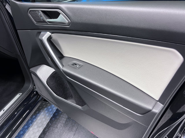 Certified 2021 Volkswagen Tiguan SE R-Line FWD image 11