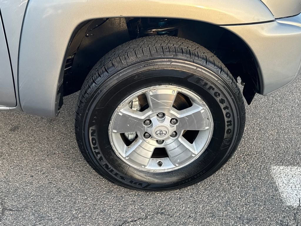 Used 2015 Toyota Tacoma 4x4 Access Cab V6 w/ TRD Sport Package image 41