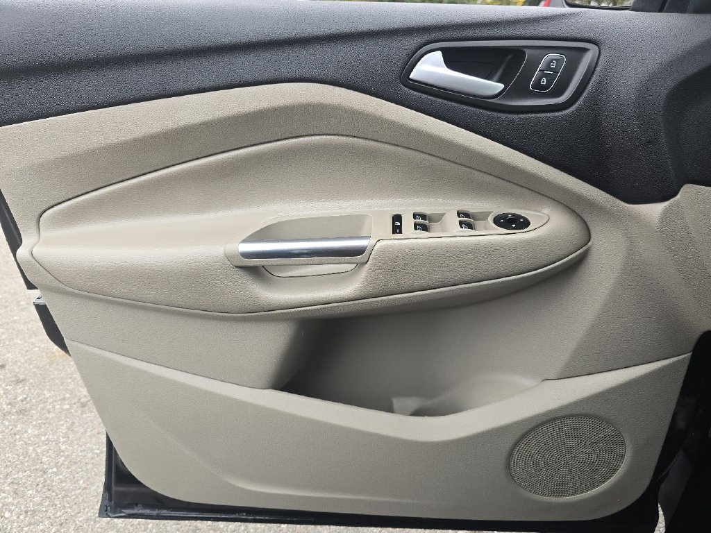 Used 2019 Ford Escape SE FWD image 22