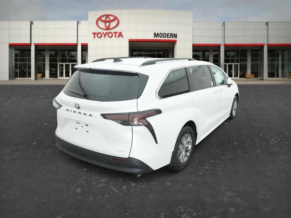 New 2026 Toyota Sienna XLE FWD image 10