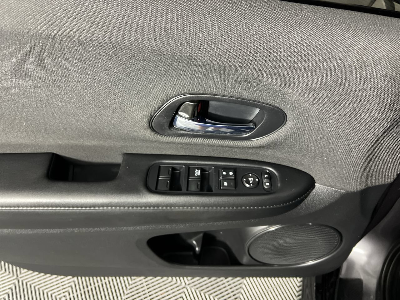 Used 2022 Honda HR-V Sport image 9