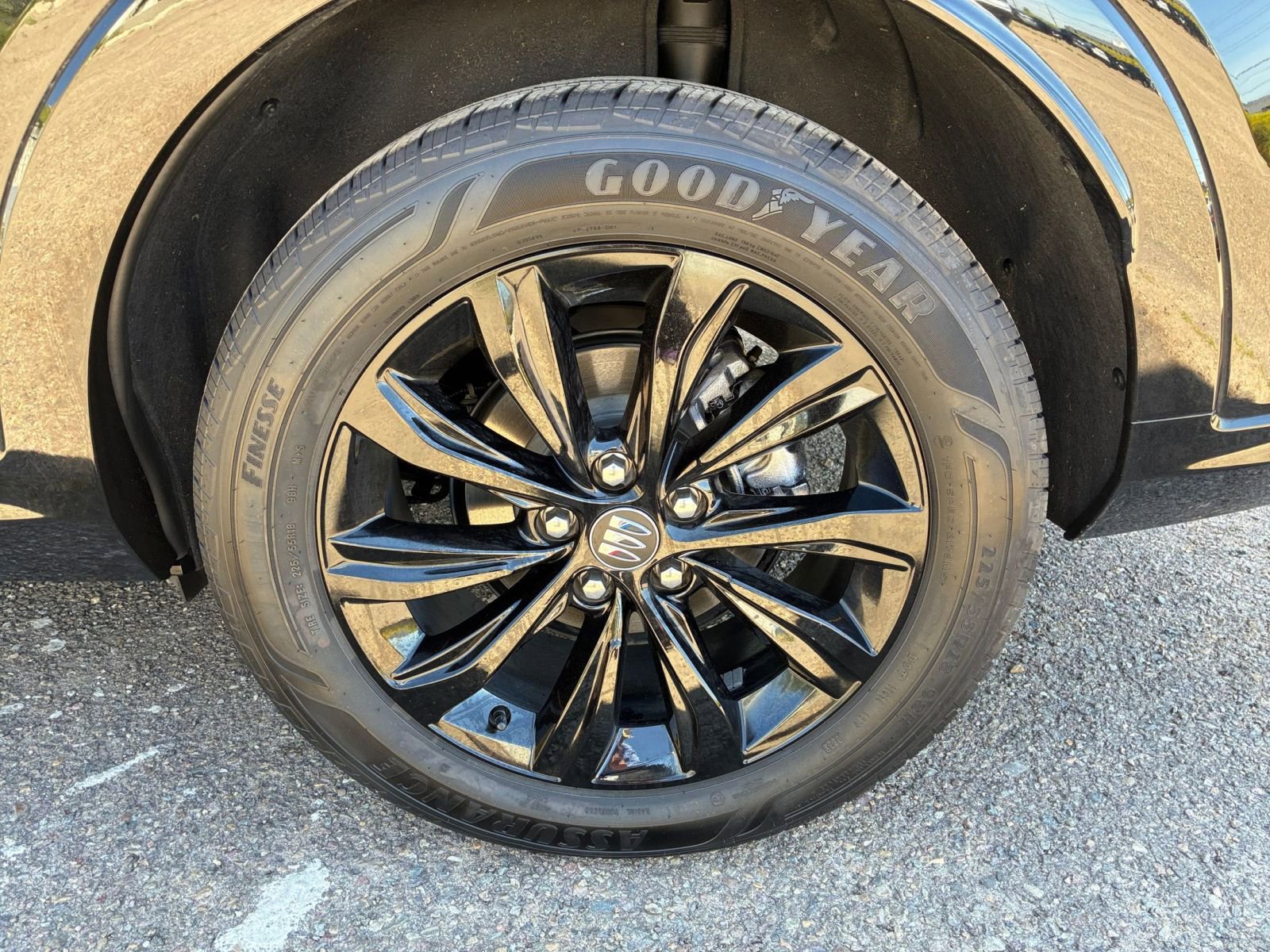 Used 2025 Buick Envista Sport Touring image 29