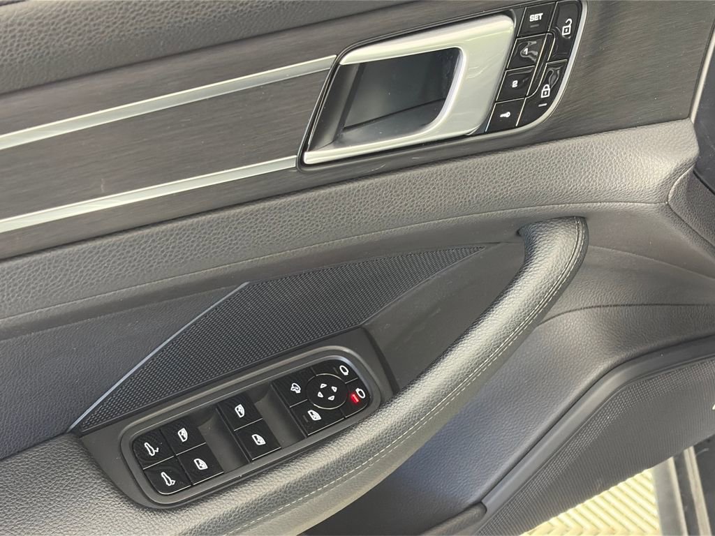 Used 2019 Porsche Panamera image 23