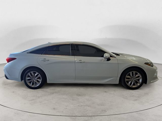 Used 2019 Toyota Avalon XLE w/ Moonroof Package FWD image 4
