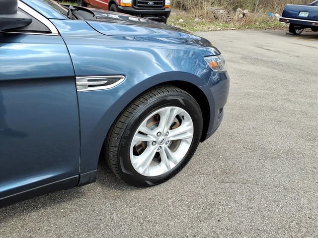 Used 2018 Ford Taurus SE image 11