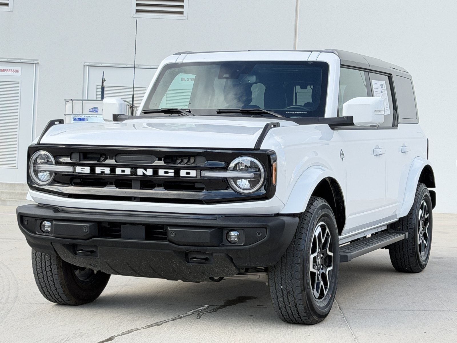 Used 2024 Ford Bronco Outer Banks AWD/4WD image 8