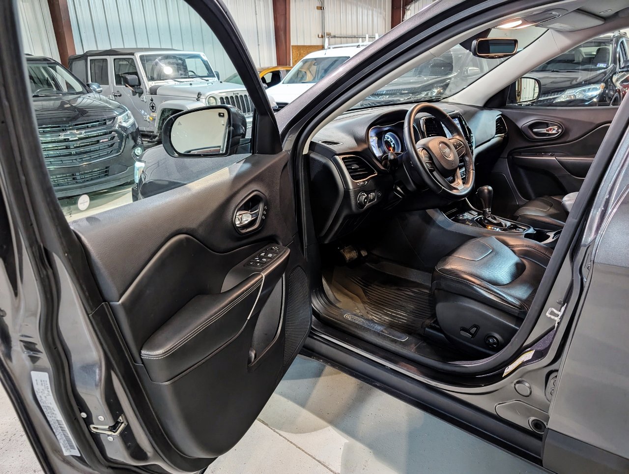 Used 2019 Jeep Cherokee Limited w/ Trailer Tow Group image 12