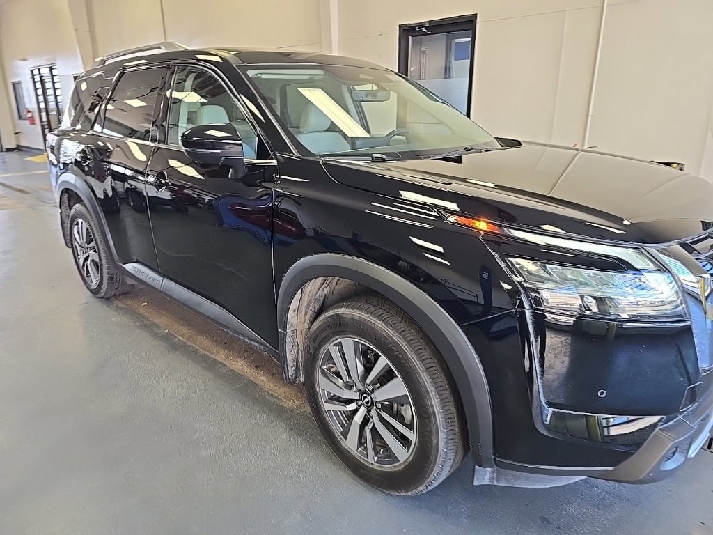 Used 2024 Nissan Pathfinder SL