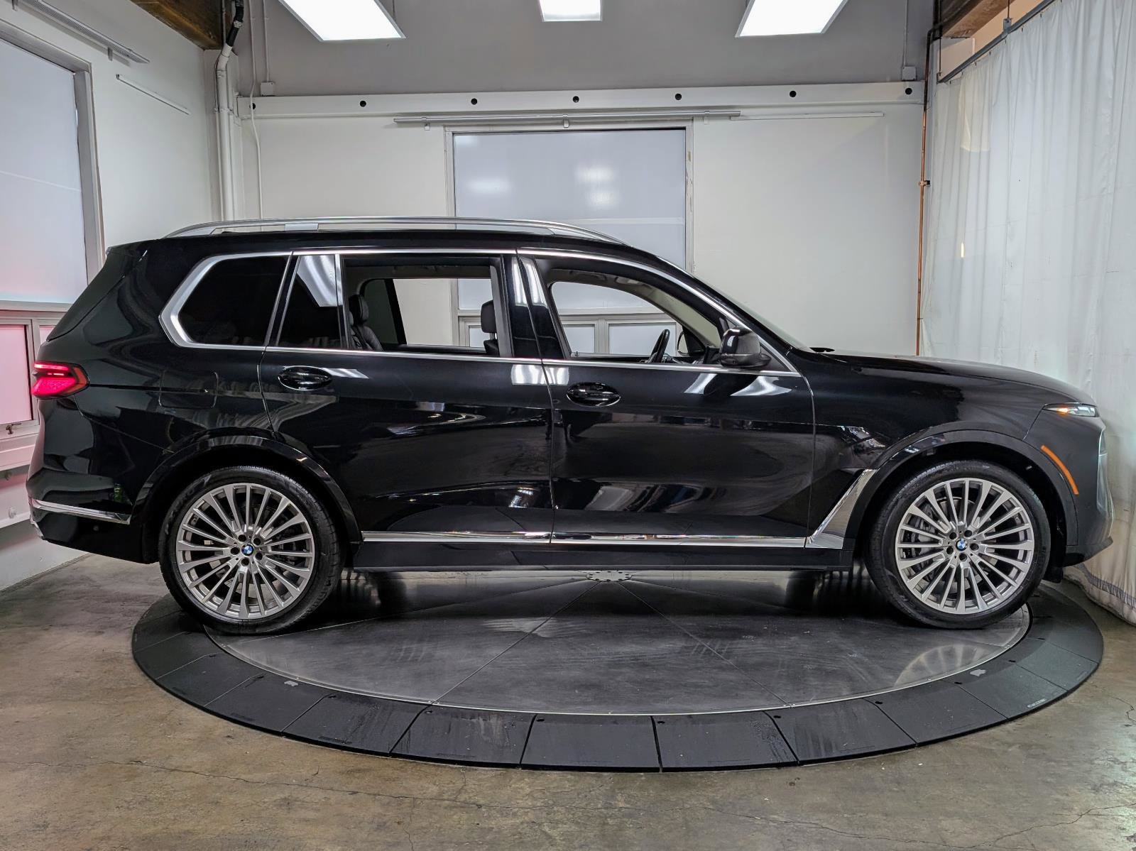 Used 2023 BMW X7 xDrive40i w/ Premium Package image 10