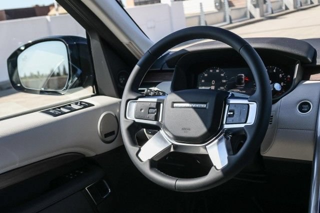 Certified 2025 Land Rover Discovery Dynamic SE AWD/4WD image 17