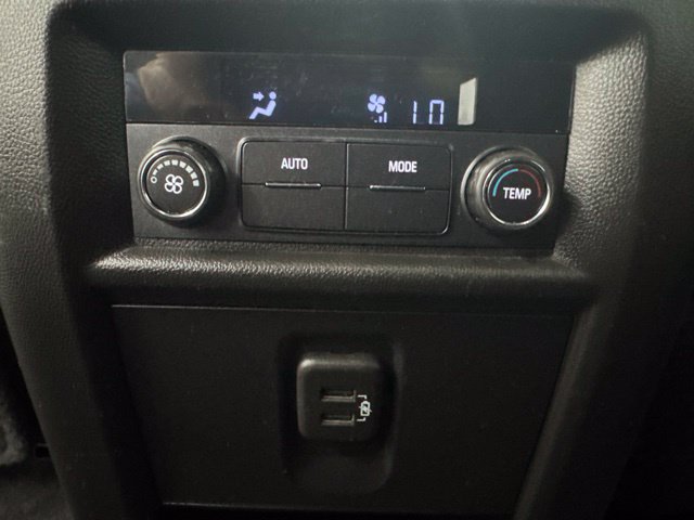 Used 2022 Chevrolet Traverse LT FWD image 24