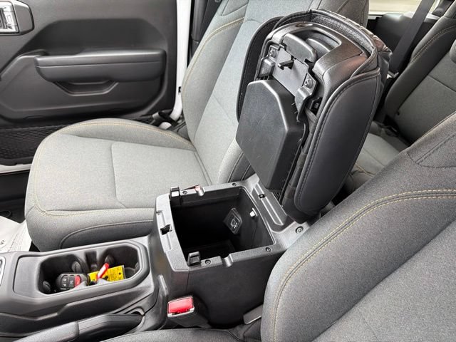 Used 2025 Jeep Wrangler Sport AWD/4WD image 18