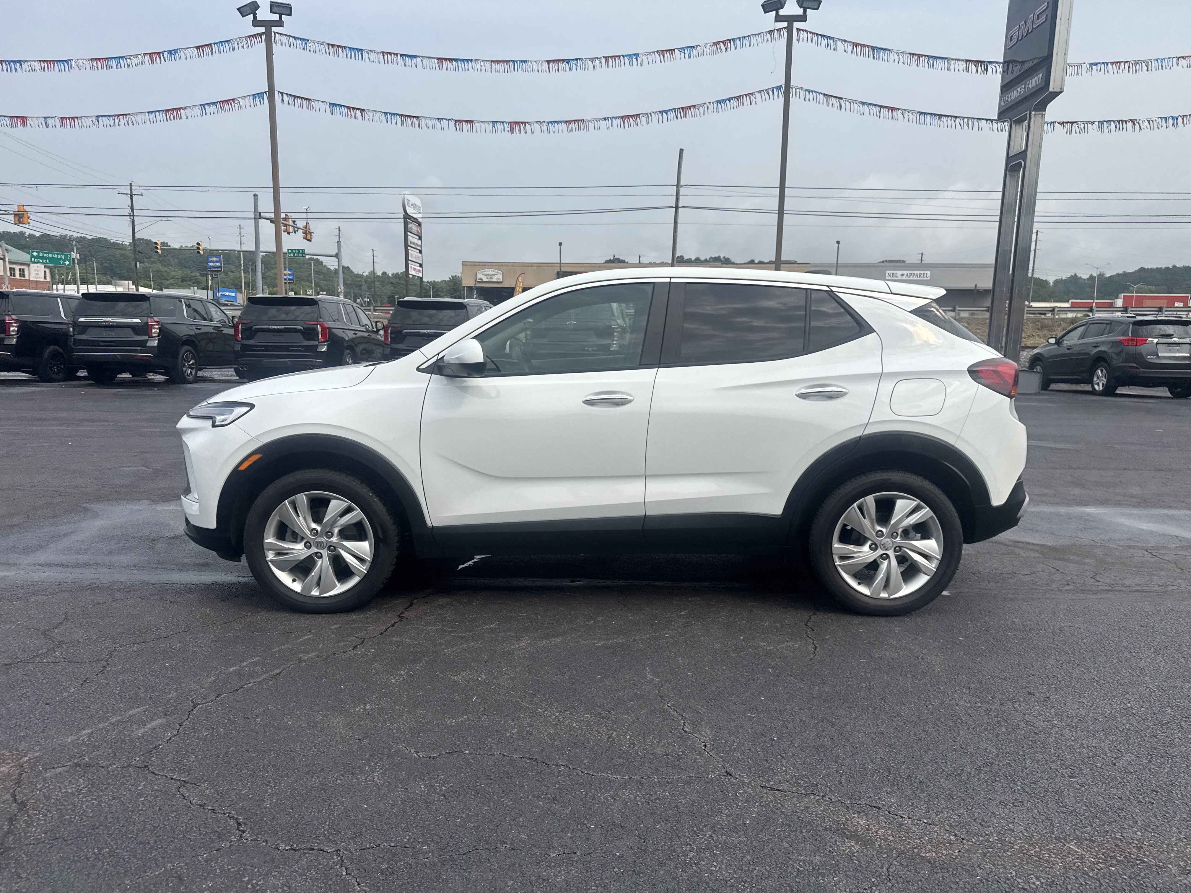 Used 2024 Buick Encore GX Preferred w/ Comfort Package AWD/4WD image 7