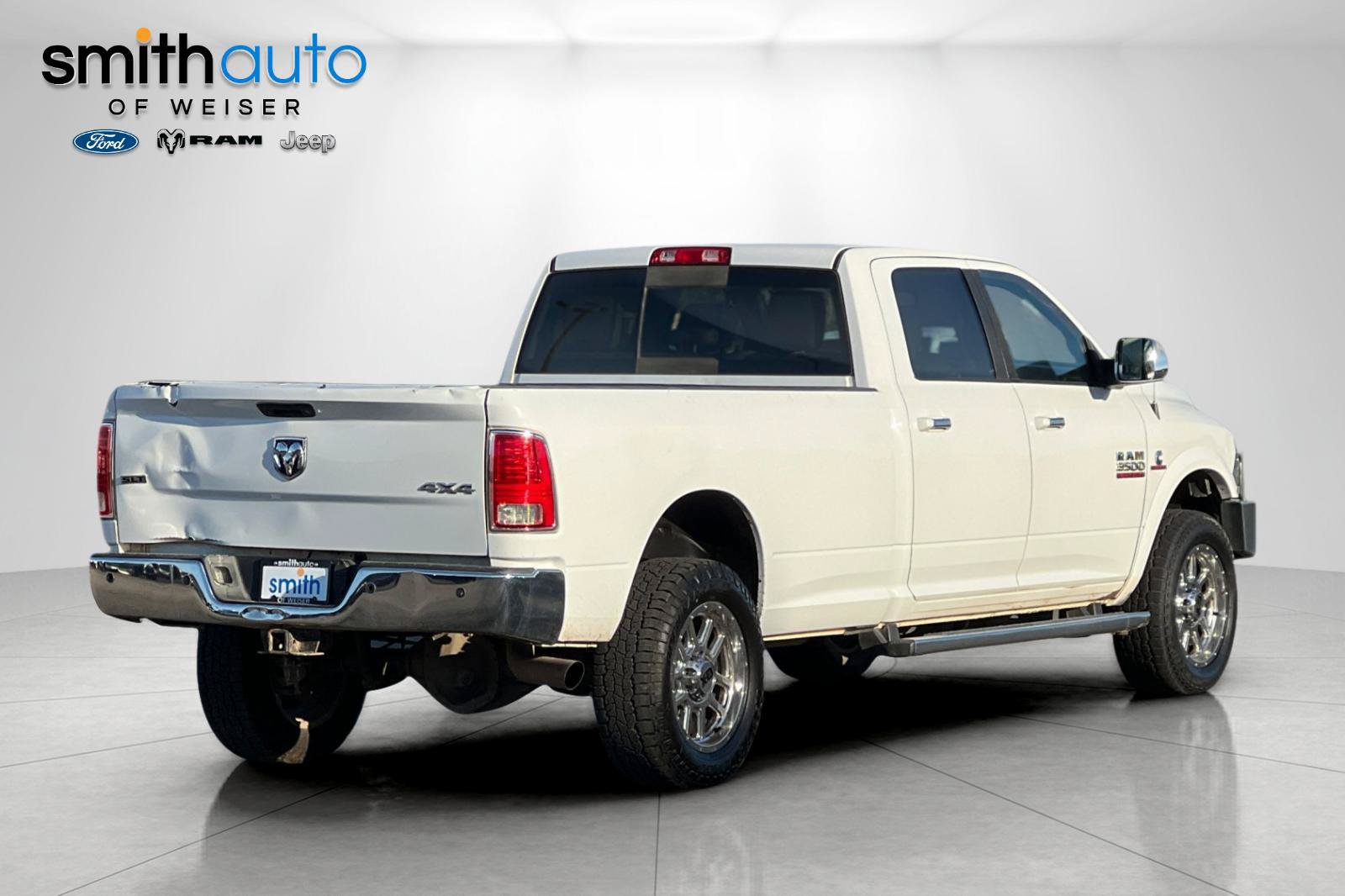 Used 2014 RAM 3500 Laramie w/ Convenience Group AWD/4WD image 4