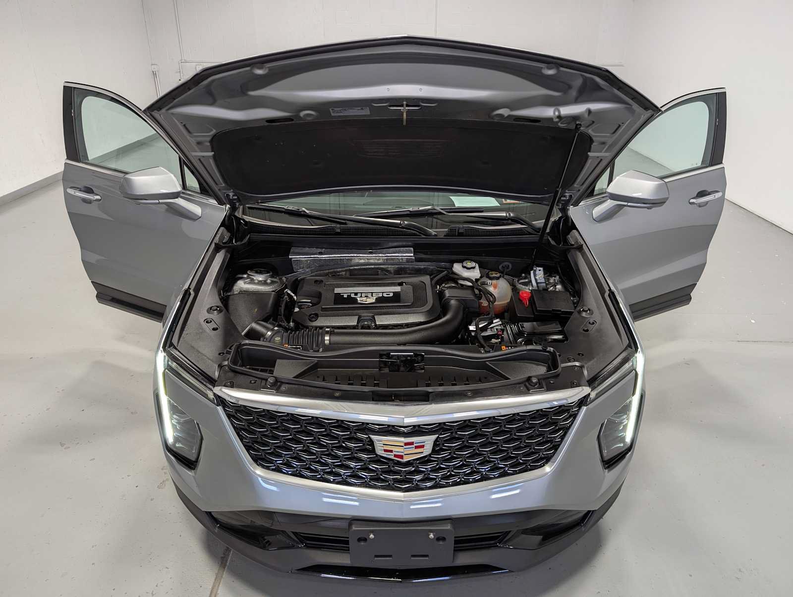 Certified 2025 Cadillac XT4 Premium Luxury AWD/4WD image 13