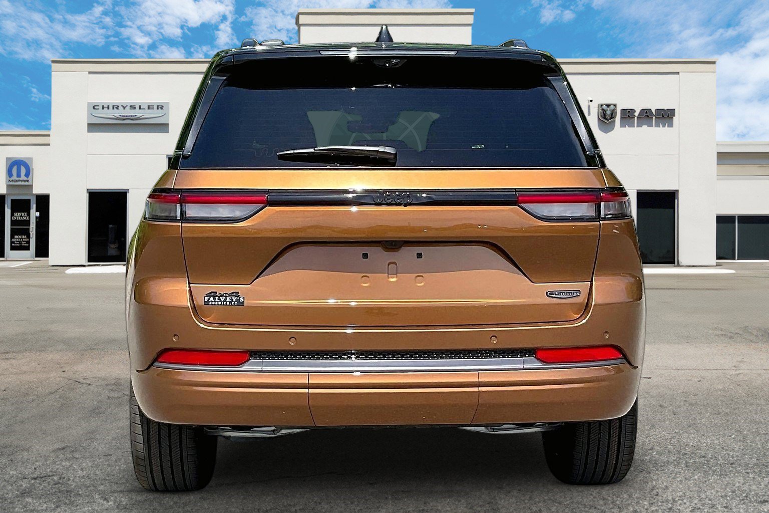 New 2026 Jeep Grand Cherokee Summit AWD/4WD image 4
