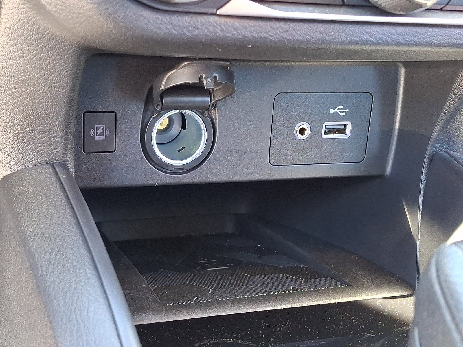 Certified 2025 Nissan Versa SV w/ Trunk Package FWD image 25