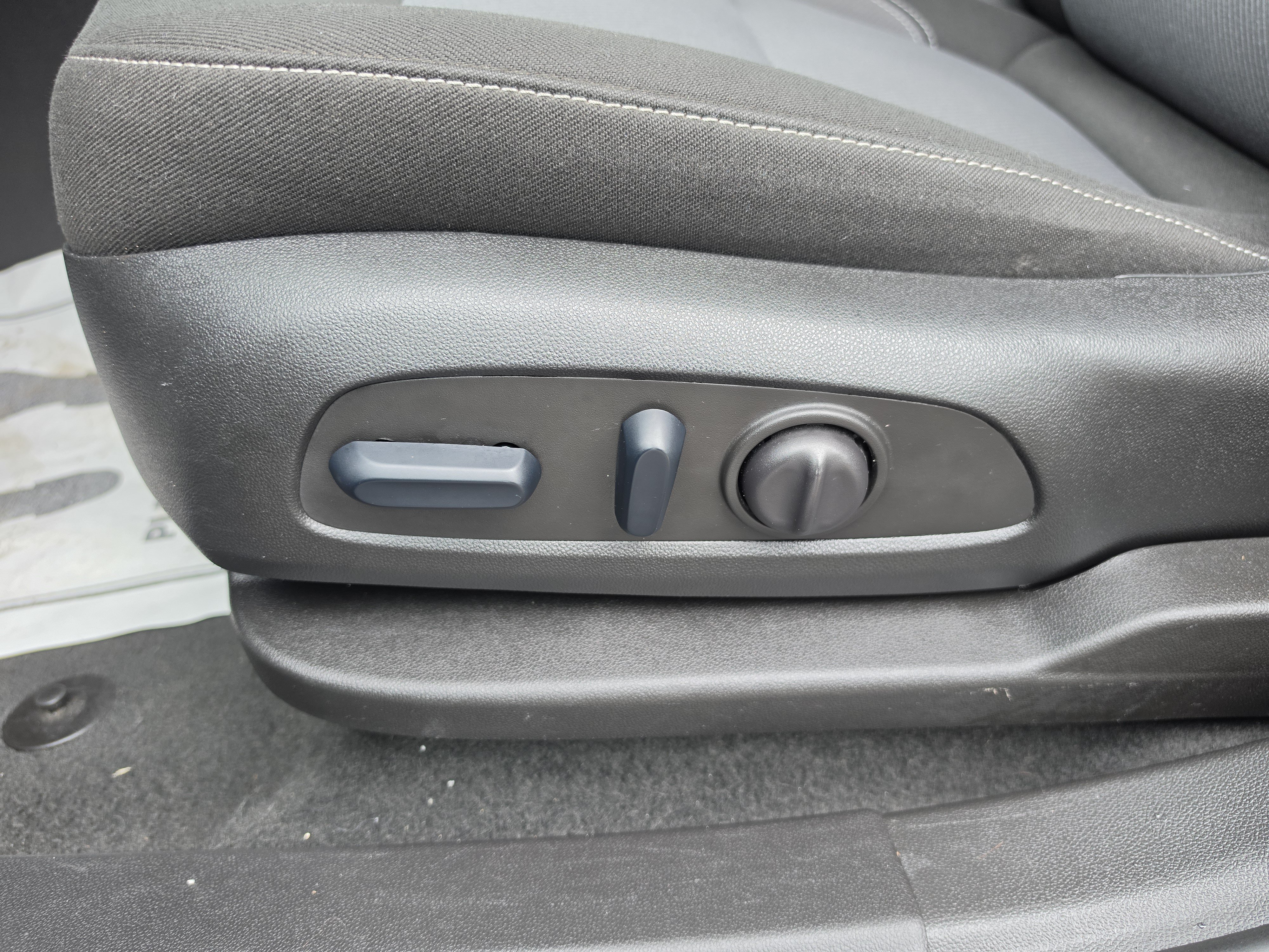 Used 2025 Chevrolet Blazer LT FWD image 24