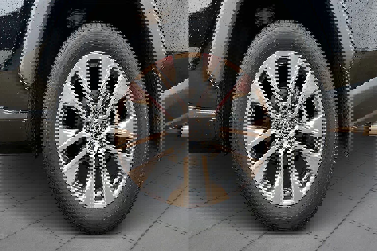 Used 2021 Toyota RAV4 XLE Premium image 11