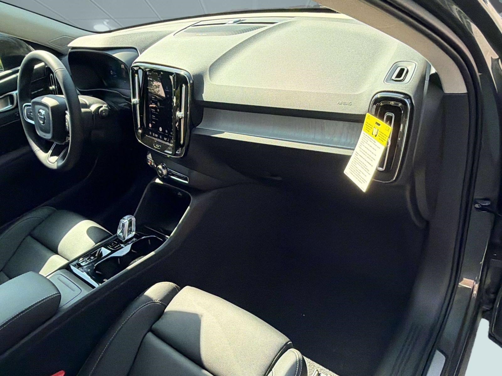New 2026 Volvo XC40 B5 Plus w/ Climate Package AWD/4WD image 31