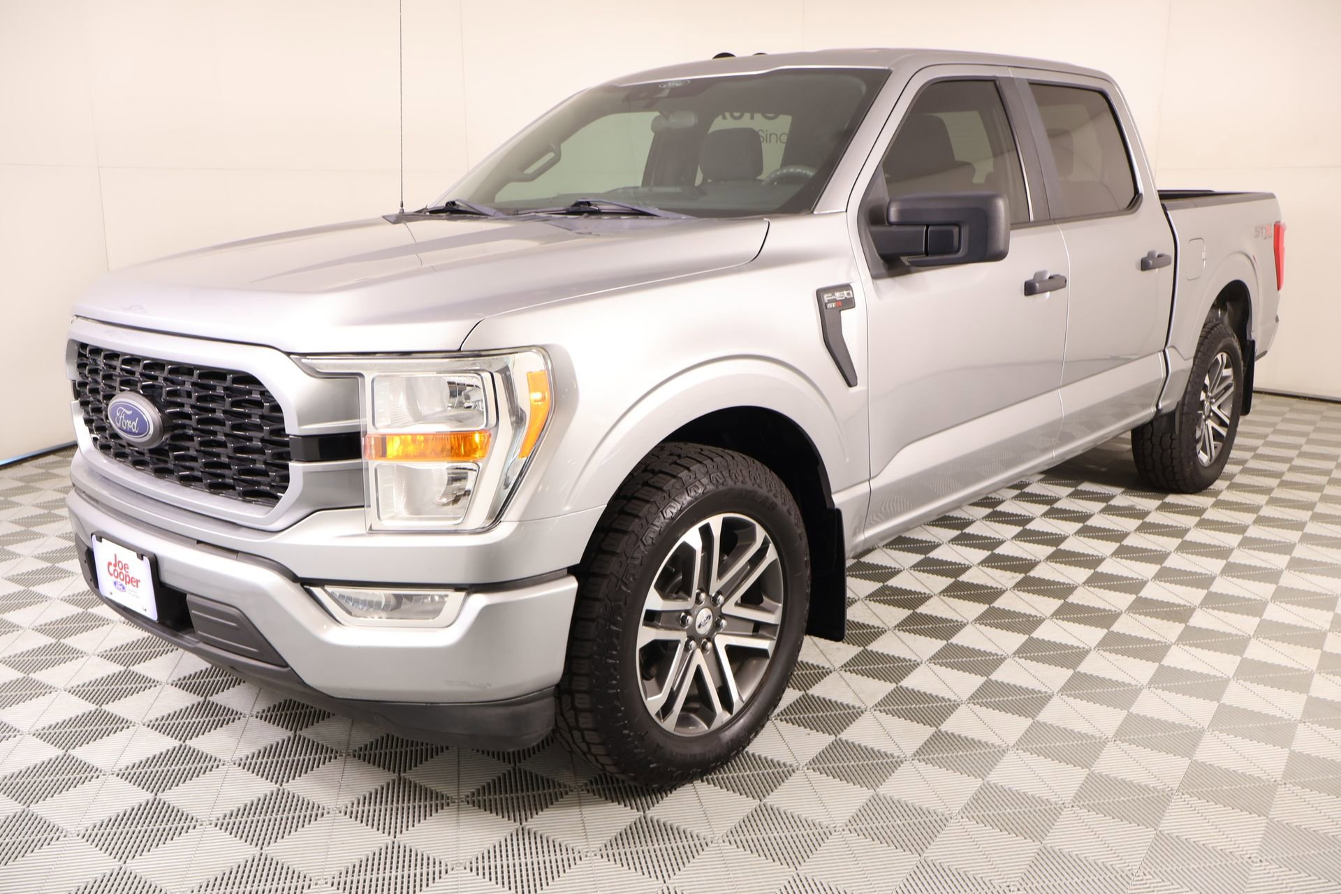 Used 2021 Ford F150 XL w/ STX Appearance Package RWD image 9