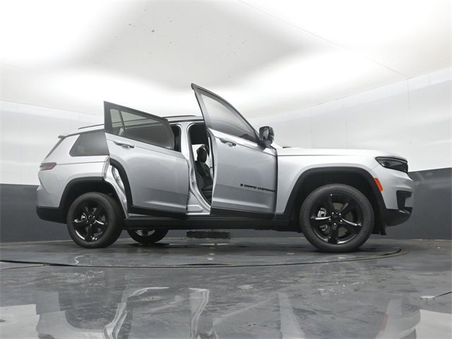 New 2025 Jeep Grand Cherokee L Altitude image 52