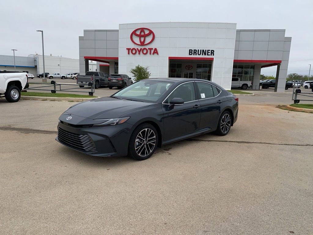 Used 2025 Toyota Camry XLE w/ Premium Package image 3