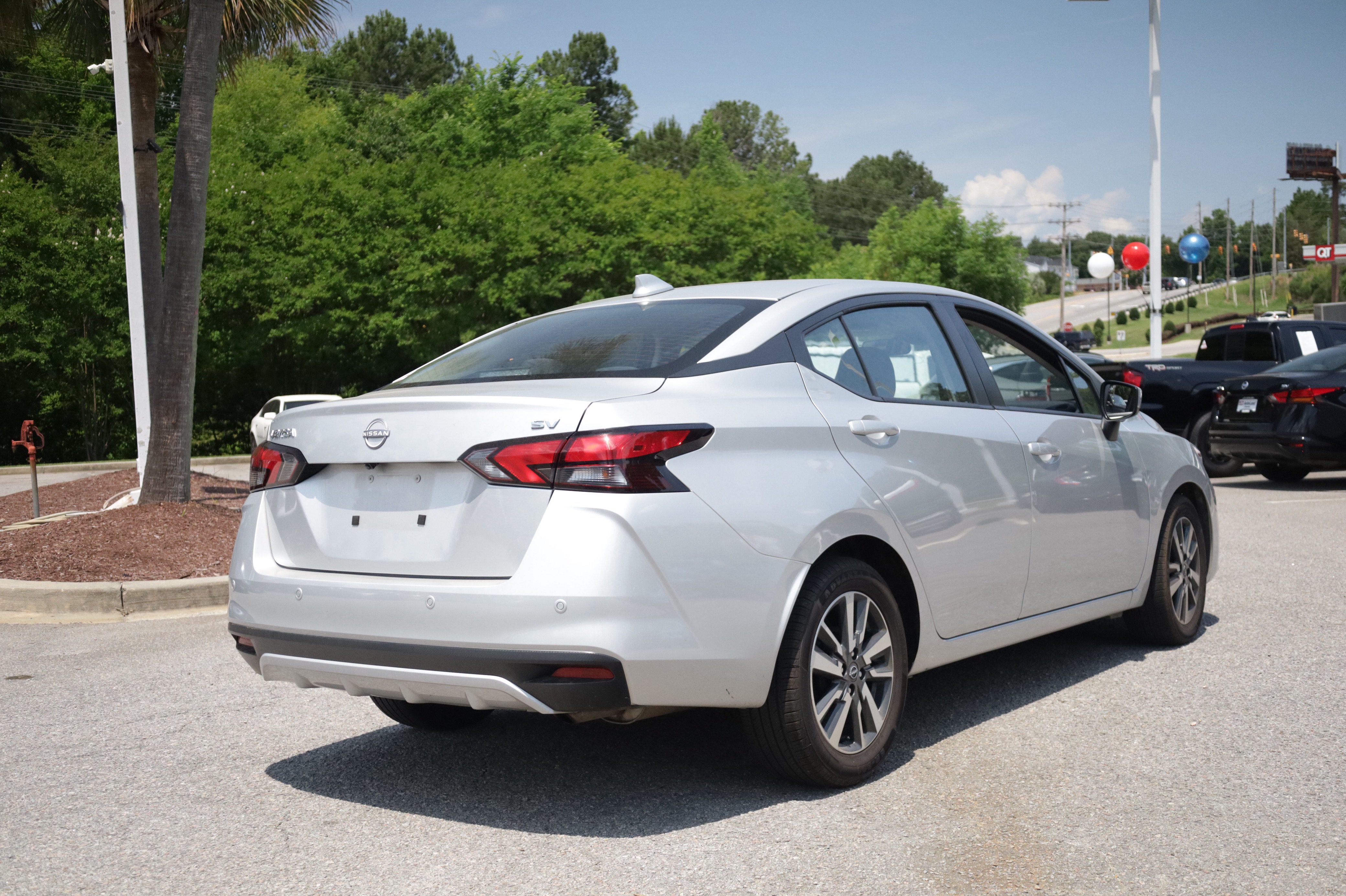 Used 2024 Nissan Versa SV FWD image 5