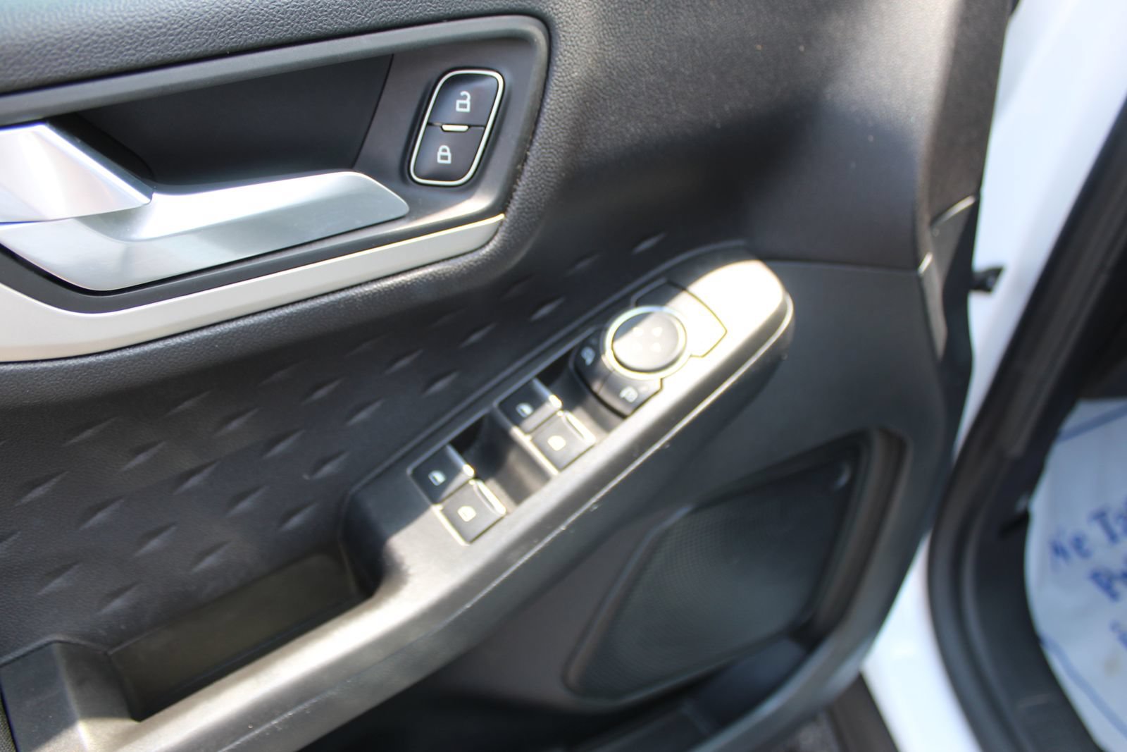 Used 2020 Ford Escape SE Sport FWD image 21