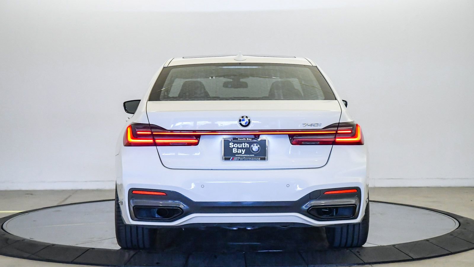 Certified 2022 BMW 740i w/ M Sport Package RWD image 3