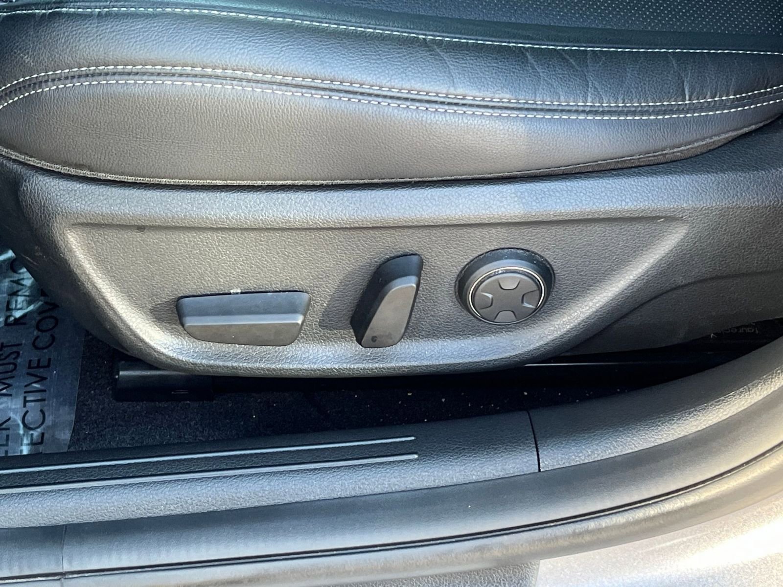 Used 2025 Genesis G70 2.5T image 23